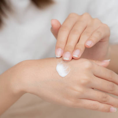Essence Hydrating Face Moisturizer with Hyaluronic Acid